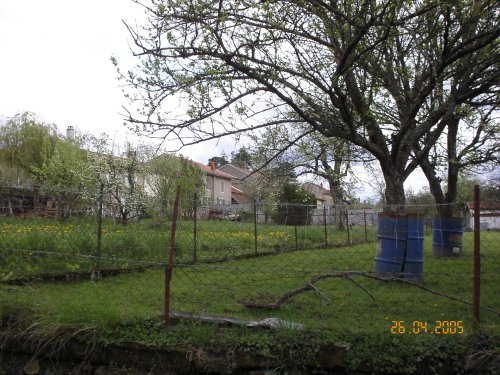 Vue de l'arrière des maisons rue du val depuis le trou du dodo